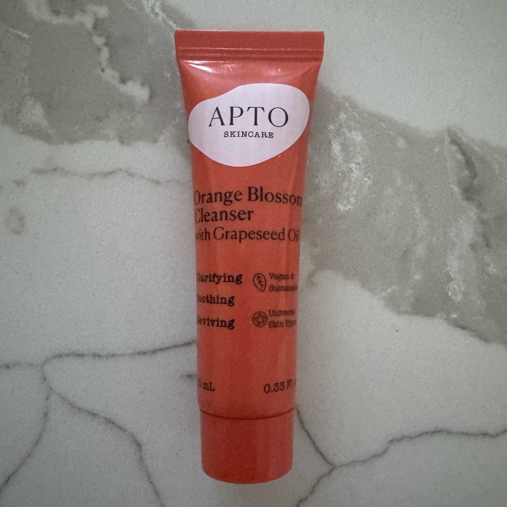🌸5/$25🌸 APTO orange blossom cleanser with grapeseed oil